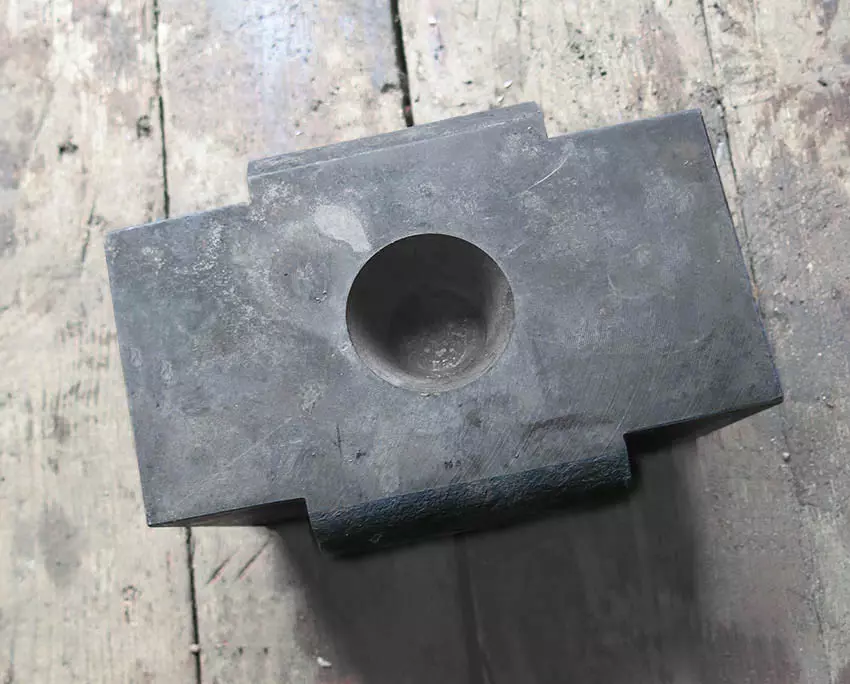 Стержень - дорн - протягивается через ситему отверстий