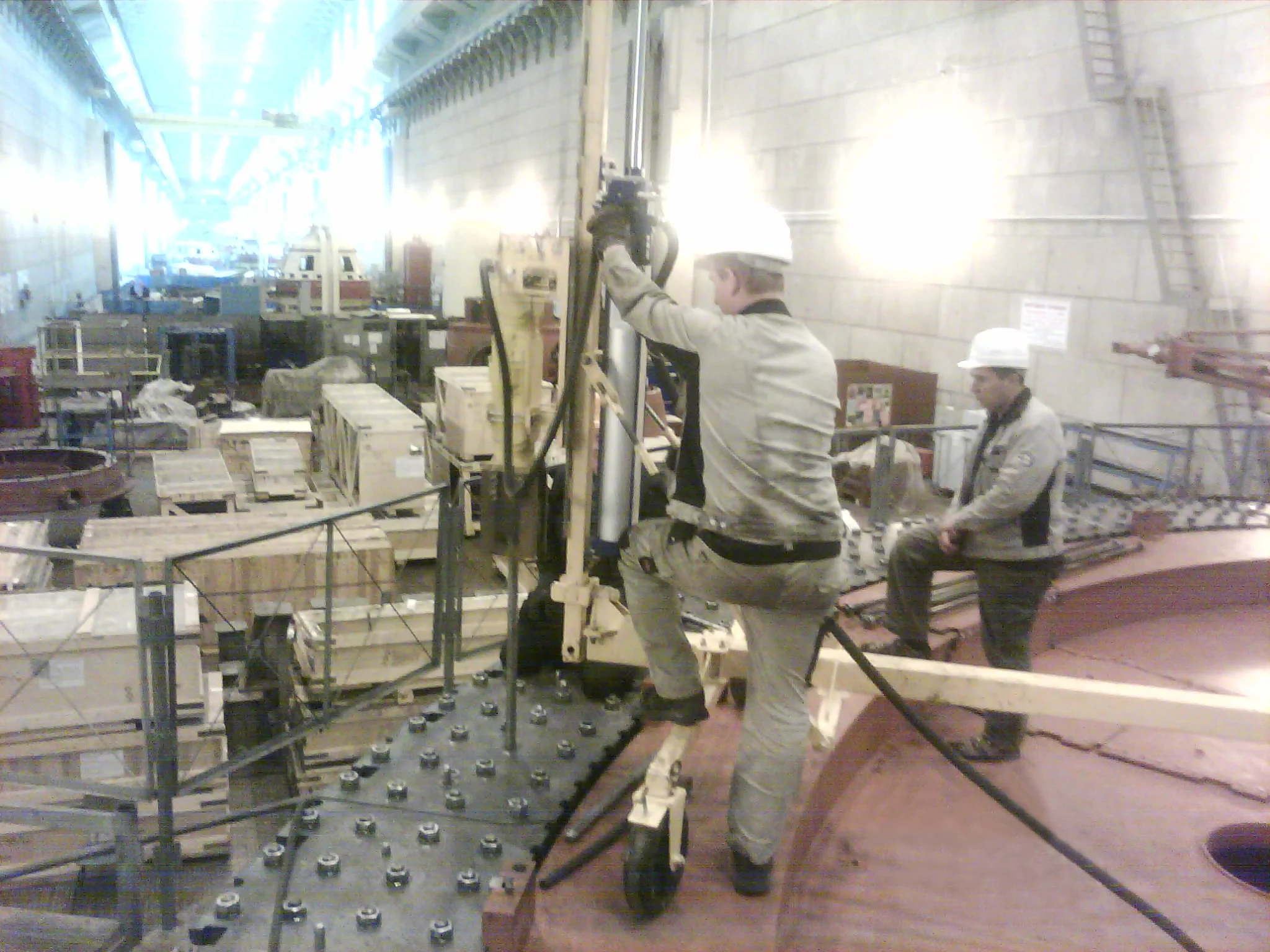 Забивка дорнов в статоры сваебойной установкой ППМ5-150 для калибровки отверстий