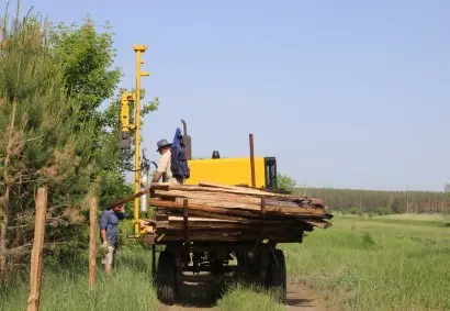 Забивка стоек для ограждения пастбища - сваебойная установка ППМ 4-150