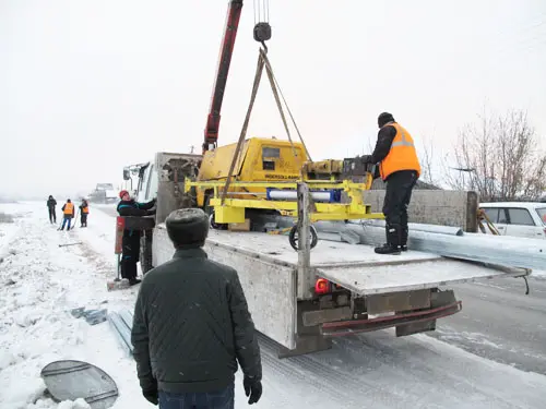 Пневматическая установка ППМ 5-150 для дорожного ограждения - разгрузка