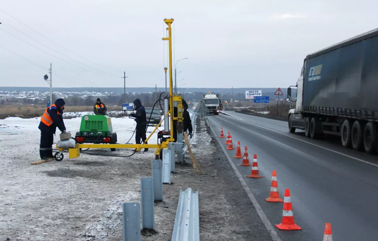 Сваебойная установка ППМ 4-150 для дорожного ограждения